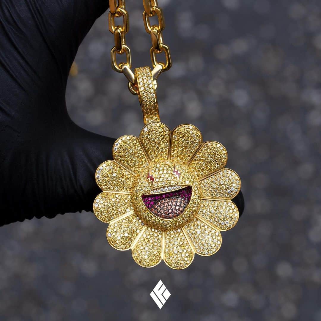 HYPEBEASTさんのインスタグラム写真 - (HYPEBEASTInstagram)「@hypebeaststyle: @benballer has debuted his latest project with @takashipom and @jbalvin. The collaboration features 10 chains made from all-natural gemstones and diamonds for J Balvin's "Colores" album.⁠⠀ Photo: Ben Baller」7月7日 9時18分 - hypebeast
