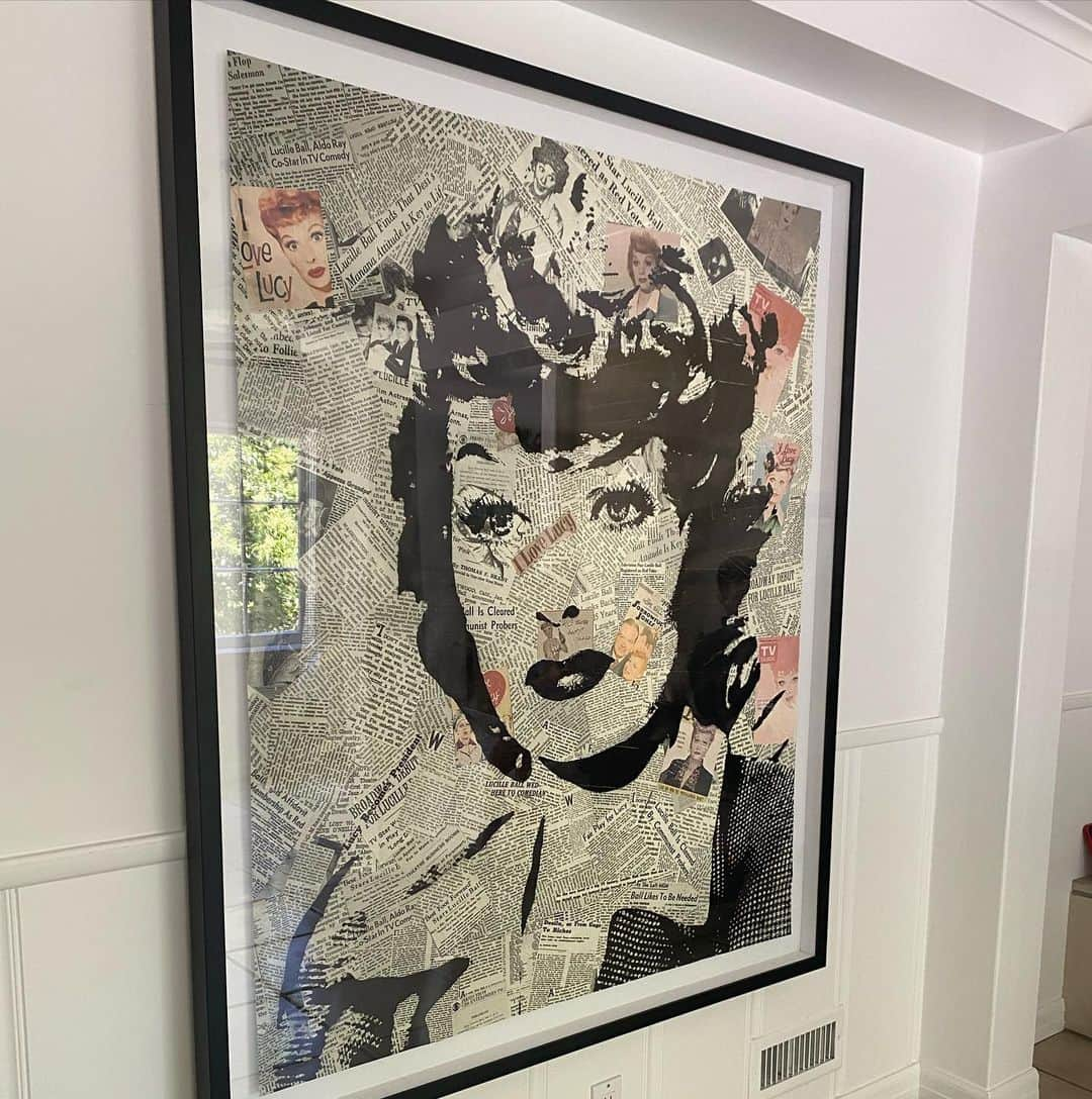 リンジー・スターリングさんのインスタグラム写真 - (リンジー・スターリングInstagram)「Since people were asking- this art piece by @gbauerbach is a portrait of Lucille Ball. She’s always been one of my favorite inspirations.  . . When she was almost 40 she felt like a failed actress who was now past her prime. But she didn’t give up. She tried different mediums from radio, to theater and then at tv. She stopped trying to be the romantic leading lady she was always told to be and she used her unique comedy to break female stereotypes. At the age of 40 she found her big break when the show “I love Lucy” premiered. To this day she is one of the most recognizable faces of history, next to Elvis, and Santa clause.  . . We can all feel like “failures” sometimes but our window is never closed, and it’s never too late to pivot.  . . Use this time to pivot; to try new things. Remember that the most famous tv star of all time, once felt like a she was a failed actress.  . . Check out @gbauerbach for amazing art.」7月7日 9時53分 - lindseystirling