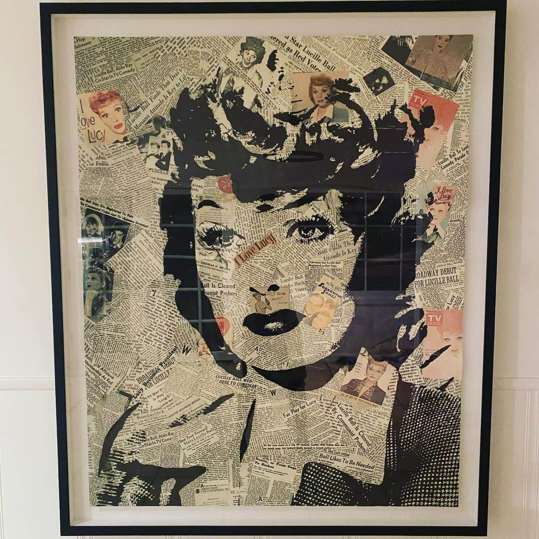 リンジー・スターリングさんのインスタグラム写真 - (リンジー・スターリングInstagram)「Since people were asking- this art piece by @gbauerbach is a portrait of Lucille Ball. She’s always been one of my favorite inspirations.  . . When she was almost 40 she felt like a failed actress who was now past her prime. But she didn’t give up. She tried different mediums from radio, to theater and then at tv. She stopped trying to be the romantic leading lady she was always told to be and she used her unique comedy to break female stereotypes. At the age of 40 she found her big break when the show “I love Lucy” premiered. To this day she is one of the most recognizable faces of history, next to Elvis, and Santa clause.  . . We can all feel like “failures” sometimes but our window is never closed, and it’s never too late to pivot.  . . Use this time to pivot; to try new things. Remember that the most famous tv star of all time, once felt like a she was a failed actress.  . . Check out @gbauerbach for amazing art.」7月7日 9時53分 - lindseystirling