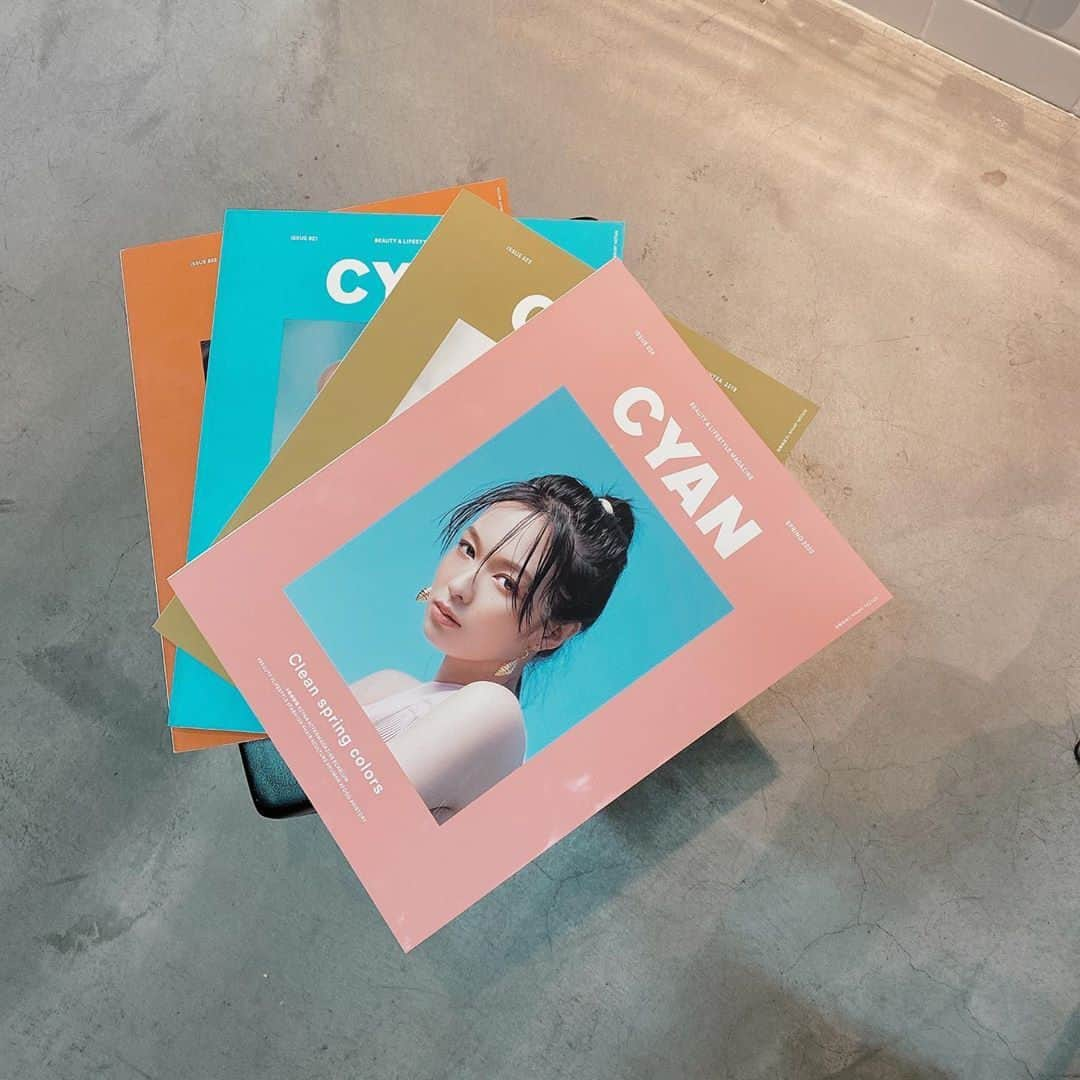 MERY BEAUTYさんのインスタグラム写真 - (MERY BEAUTYInstagram)「.⁣ 雑誌「CYAN」を読んで、ファッショナブルに過ごして。⁣ .⁣ Beauty & Lifestyle Magazineとして発売されている#CYAN は、Amazonや楽天ブックスなどでバックナンバーをGETできます♡⁣ .⁣ 2020年夏の号は「A little summer story」をテーマにした1冊。⁣ 涼しげなブルーの表紙が特徴的です♪⁣ 写真集のように楽しむことも、美容雑誌として読み込むこともできるので、ぜひ購入してみてはいかが？⁣ .⁣ CYAN（ @cyanmagazine ）⁣ #MAGAZIN⁣ .⁣ photo by @_torehashi.tulip_⁣ @ayka__626⁣ @s.m.h.happy⁣ .⁣ MERYでは他にも「かわいい」に近づくさまざまな情報を発信しています。⁣ @mery.jp かわいいに近づく情報をたっぷりご紹介！⁣ @mery_spot 話題のカフェやお出かけスポット情報をお届け♡⁣ こちらもぜひチェックしてみてください！⁣ .」7月7日 10時00分 - mery.beauty