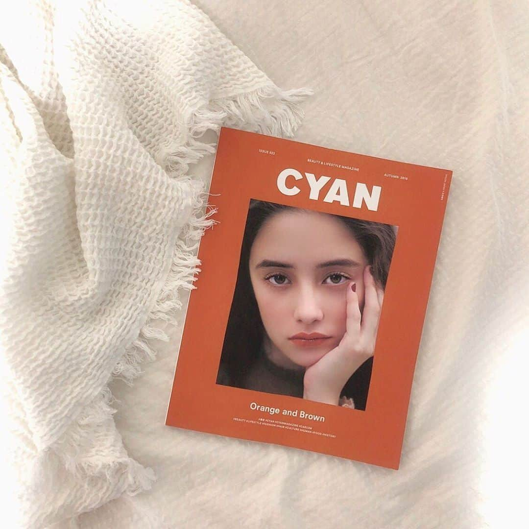 MERY BEAUTYさんのインスタグラム写真 - (MERY BEAUTYInstagram)「.⁣ 雑誌「CYAN」を読んで、ファッショナブルに過ごして。⁣ .⁣ Beauty & Lifestyle Magazineとして発売されている#CYAN は、Amazonや楽天ブックスなどでバックナンバーをGETできます♡⁣ .⁣ 2020年夏の号は「A little summer story」をテーマにした1冊。⁣ 涼しげなブルーの表紙が特徴的です♪⁣ 写真集のように楽しむことも、美容雑誌として読み込むこともできるので、ぜひ購入してみてはいかが？⁣ .⁣ CYAN（ @cyanmagazine ）⁣ #MAGAZIN⁣ .⁣ photo by @_torehashi.tulip_⁣ @ayka__626⁣ @s.m.h.happy⁣ .⁣ MERYでは他にも「かわいい」に近づくさまざまな情報を発信しています。⁣ @mery.jp かわいいに近づく情報をたっぷりご紹介！⁣ @mery_spot 話題のカフェやお出かけスポット情報をお届け♡⁣ こちらもぜひチェックしてみてください！⁣ .」7月7日 10時00分 - mery.beauty