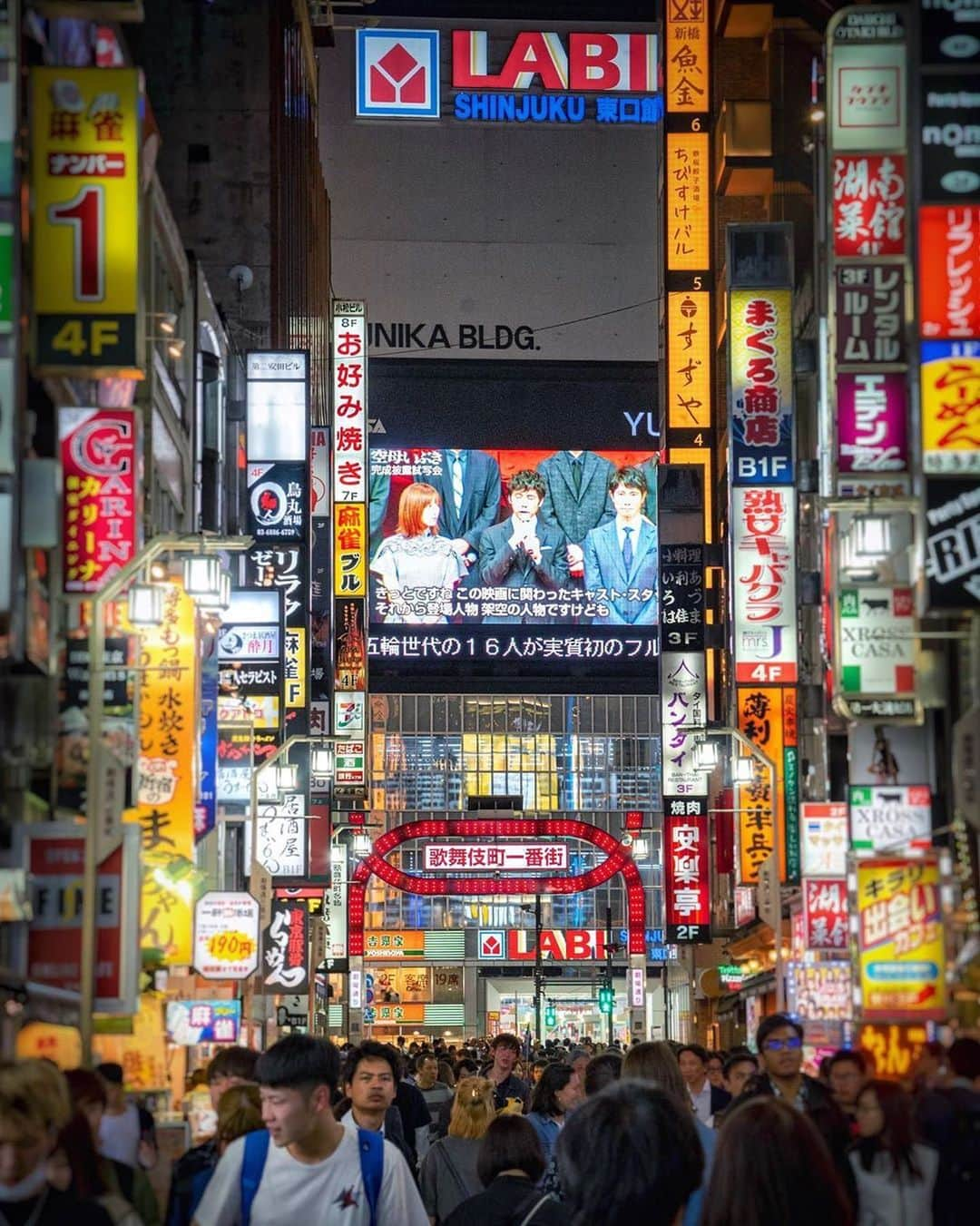 Valiant Language Schoolさんのインスタグラム写真 - (Valiant Language SchoolInstagram)「・ 📷: @getmarriedinjapan ・ 📍: Kabukichō Shinjuku,Tokyo  . Use #valiantjapanese for feature 📸 .. . . . . . .  #japan_night_view #japan_daytime_view#daily_photo_jpn #ptk_japan #photo_jpn #PHOS_JAPAN #reco_ig #igersjp #moodygrams #indy_photolife#as_member #japan_of_insta #bestjapanpics #tokyocameraclub #explorejpn  #japan_visit #japan_vacations #globalnightsquad #japantravel #team_jp_ #visualambassadors #artofvisuals #Япония #Токио #ilovejapan #visitjpn #visitjapanau #team_jp」7月7日 10時55分 - valiantjapanese