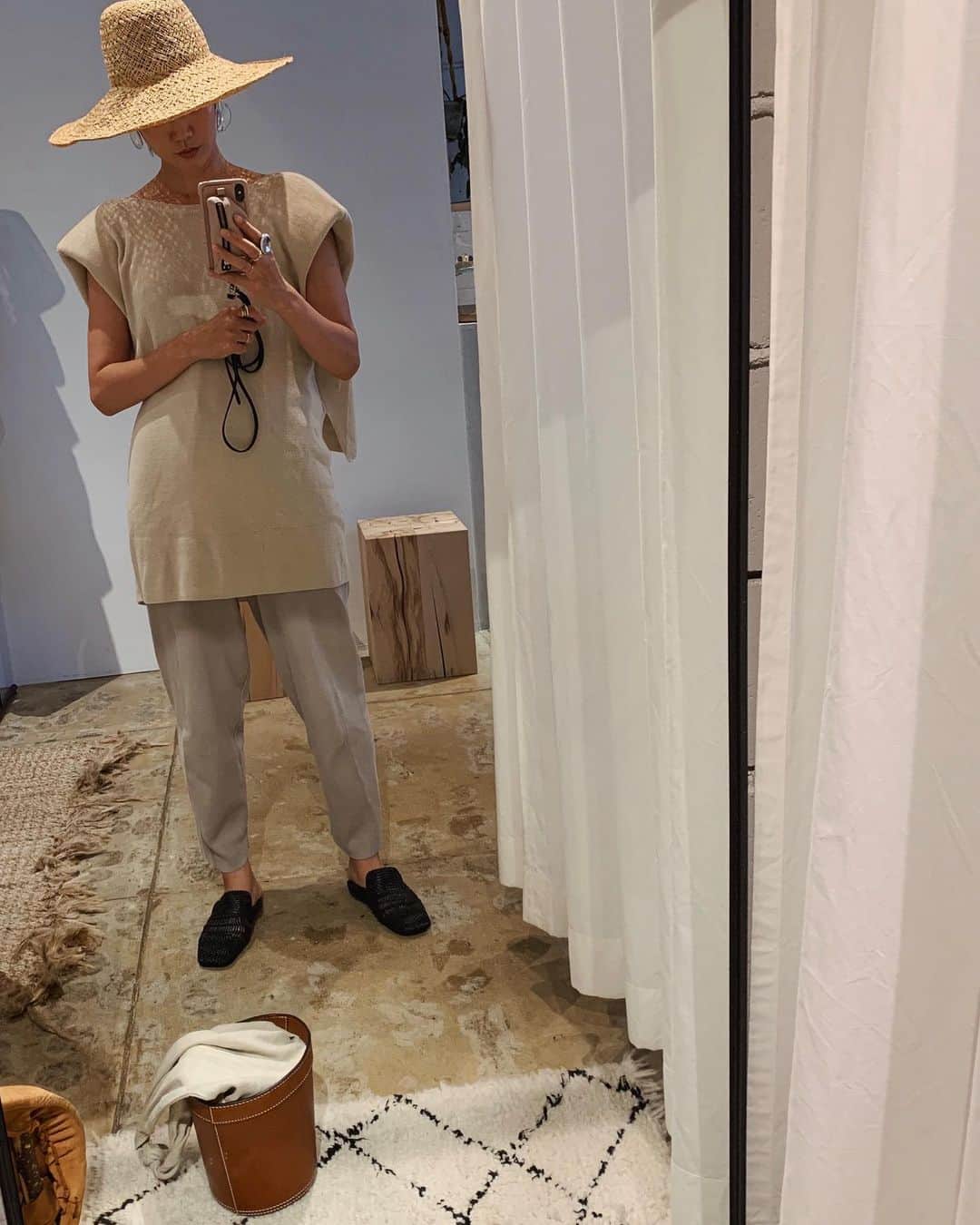 ジュジュのインスタグラム：「🕶&👒&🩳get🤍 #isle . 夏後半の準備整いましたw . で、　@akarih_official のとってもオススメのお気に入りの新作の pierceは全く見えなかったので、又リベンジします📸 . #雨ザーザー #2020梅雨」