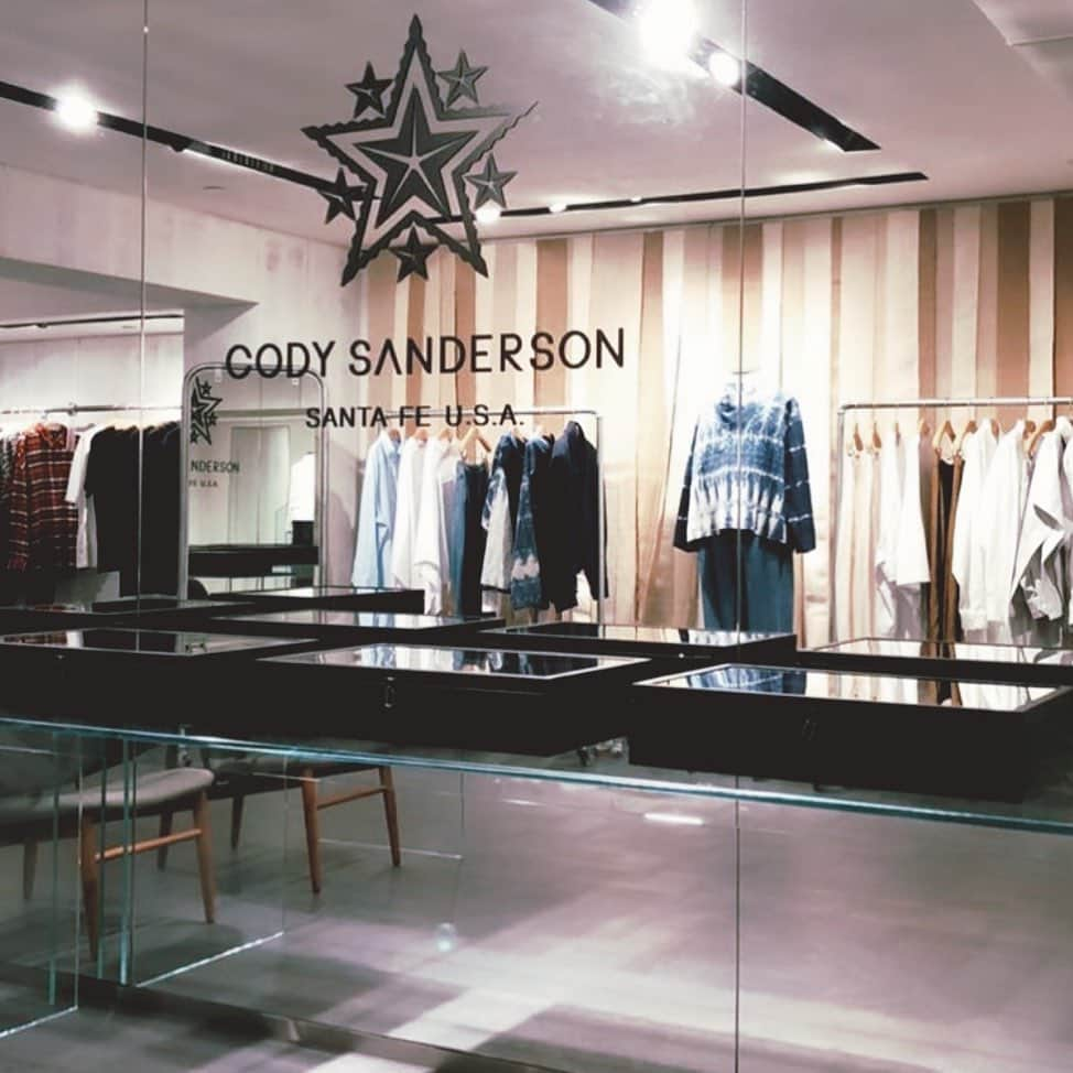 コディ サンダーソンのインスタグラム：「Hope everyone had a safe 4th of July weekend ⭐️ now back to work. #codysanderson @joycehk central flagship store (pop up event) [G/F NEW WORLD TOWER, CENTRAL, HONG KONG]」