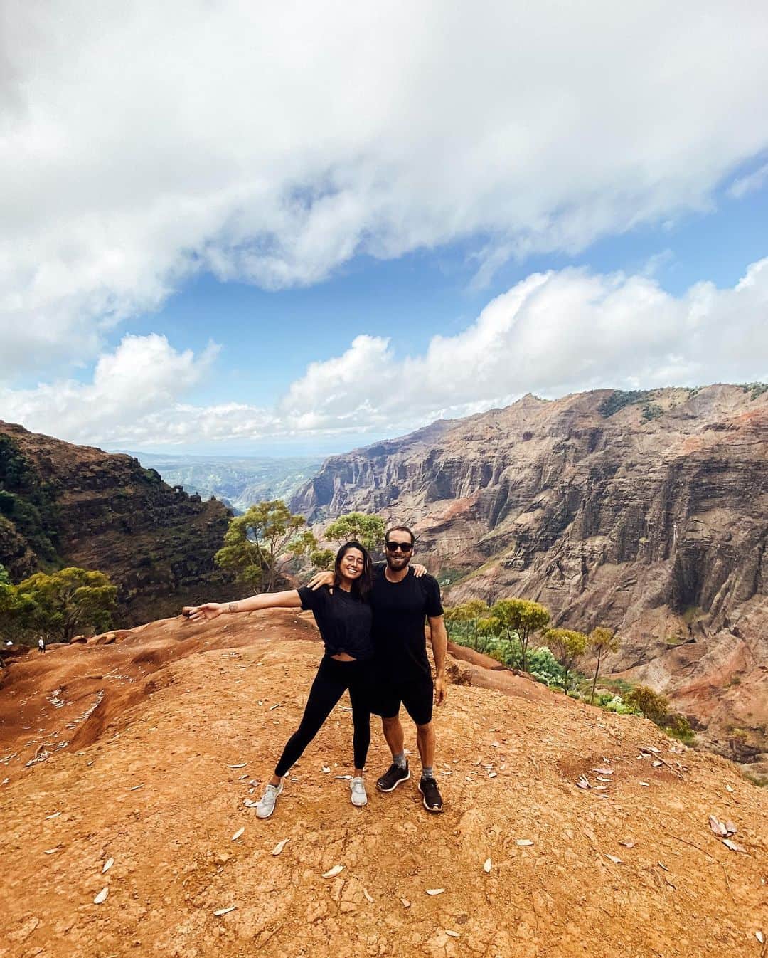 マリア・マニュエルのインスタグラム：「mini digital detox this past weekend celebrating many great things in life— a few being this guy running 465 miles in the month of June, the beauty of Mother Nature, and the company of amazing friends ❤️❤️❤️」