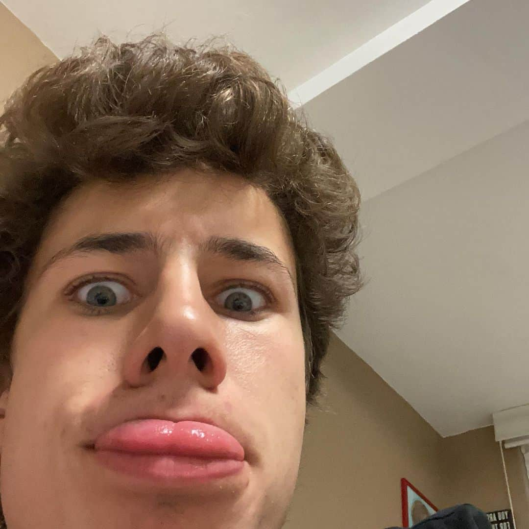 Juanpa Zuritaのインスタグラム：「Me mudé a @juanpazurita, allá los veo. Aquí subiré solo nudes.」