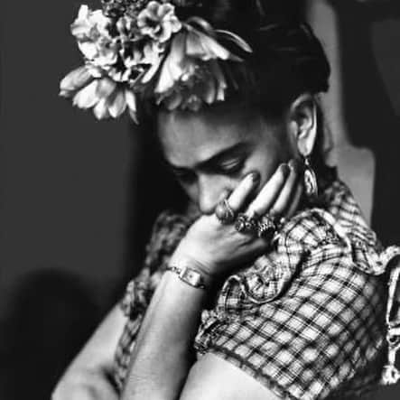 ゼリカ・シルバーさんのインスタグラム写真 - (ゼリカ・シルバーInstagram)「There will never be another Frida. Swipe for some of my favorite quotes from her 🌹 Feliz Cumple reina #friducha」7月7日 11時40分 - zuleykasilver