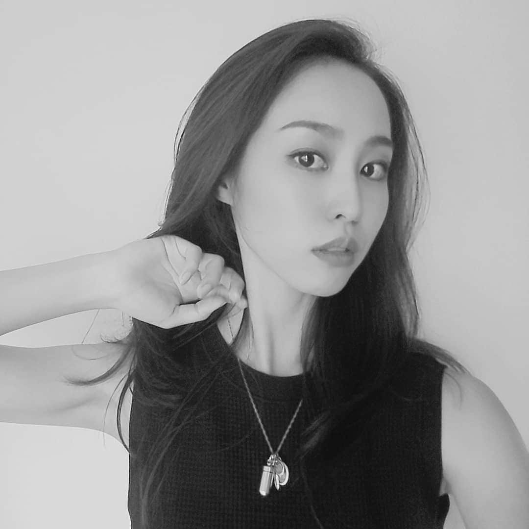 高橋あゆみのインスタグラム：「｡ 今日は七夕ですね🎋 短冊に願い事書いてない😱💦  そんな今日は皆様に 重要なお知らせがあります‼️  ༺重要なお知らせ༻  𝟐𝟎𝟐𝟎年𝟖月𝟏日から アカウントが変わります。  引き続きフォローしていただける方は 新しいアカウント @aym_ui.ui のフォローを よろしくお願いします。  𝟕月𝟑𝟏日まではこちらのアカウントに 投稿します。  #7月7日 #七夕  #Instagram #new #アカウント」