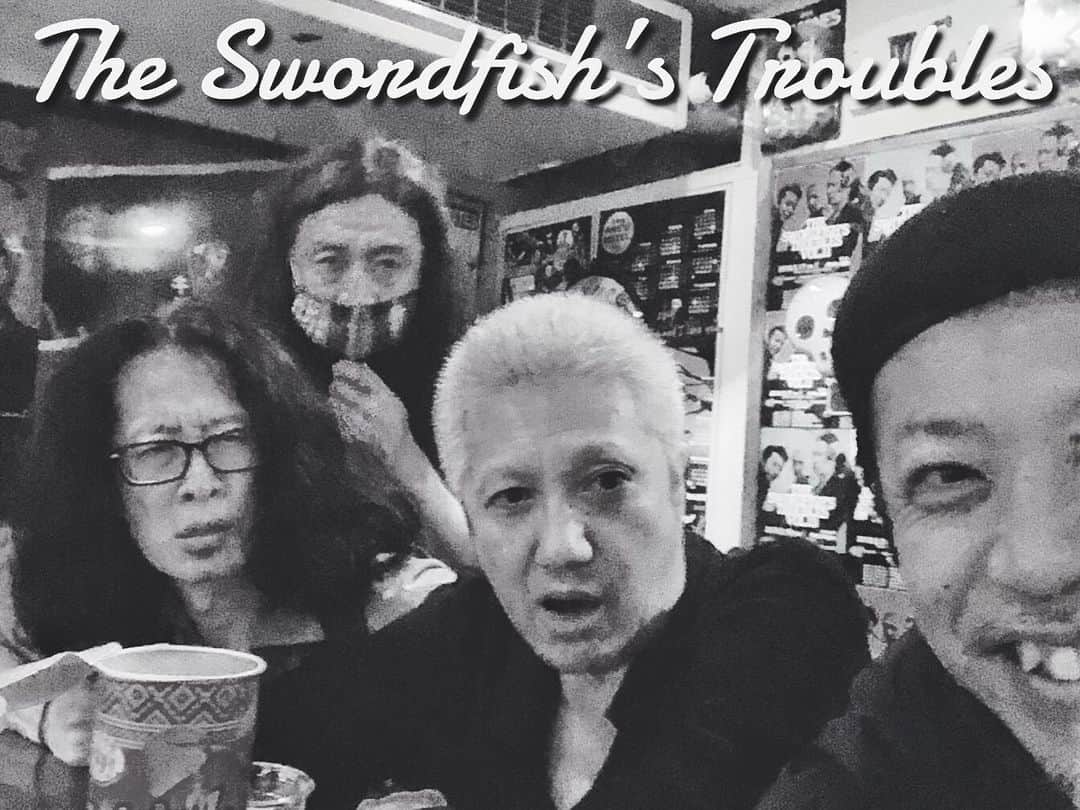 イマイアキノブのインスタグラム：「꥟ THE SWORDFISH’S TROUBLES 『メカジキの悩み』 ・ 沖縄  北海道  あちこち行きたいぜ  悩み続けたいのだ  #theswordfishstroubles  #メカジキの悩み #鈴木純也 #山本久土 #サトウミノル #イマイアキノブ #imaiakinobu」