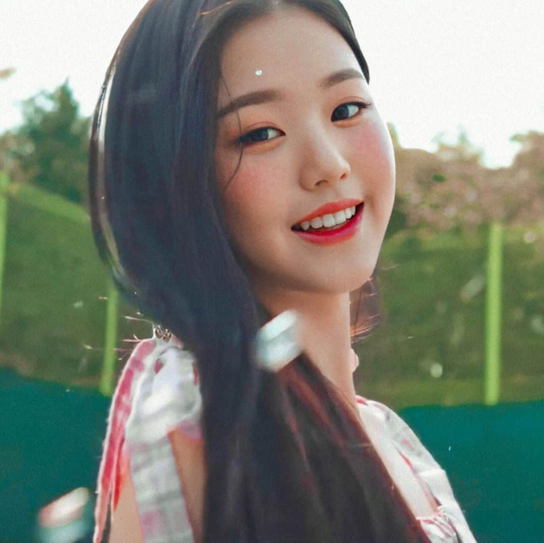 チャン・ウォニョンさんのインスタグラム写真 - (チャン・ウォニョンInstagram)「공주님 👸🏻  #IZONE #WONYOUNG #JANGWONYOUNG #아이즈원 #장원영」7月7日 11時55分 - wonyoung__ive