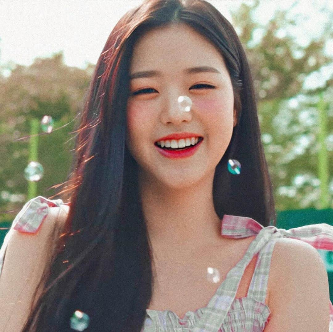 チャン・ウォニョンさんのインスタグラム写真 - (チャン・ウォニョンInstagram)「공주님 👸🏻  #IZONE #WONYOUNG #JANGWONYOUNG #아이즈원 #장원영」7月7日 11時55分 - wonyoung__ive