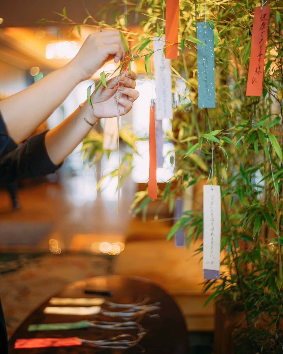 Shangri-La Hotel, Tokyoさんのインスタグラム写真 - (Shangri-La Hotel, TokyoInstagram)「今日は七夕です。28階のロビーでは短冊をご用意しております！皆さまはどんなお願い事をされますか？⁣ Today is Tanabata, the Star Festival in Japan. On the 28th floor lobby, we have placed paper strips to write down your wish. What will you wish for?⁣ #シャングリラ東京 #東京 #銀座 #丸の内 #東京ホテル #ラグジュアリーホテル #七夕 #shangrila #shangrilatokyo #Tokyo #Marunouchi #Ginza #LuxuryHotel #TokyoHotel #tanabata #starfestival」7月7日 12時00分 - shangrila_tokyo