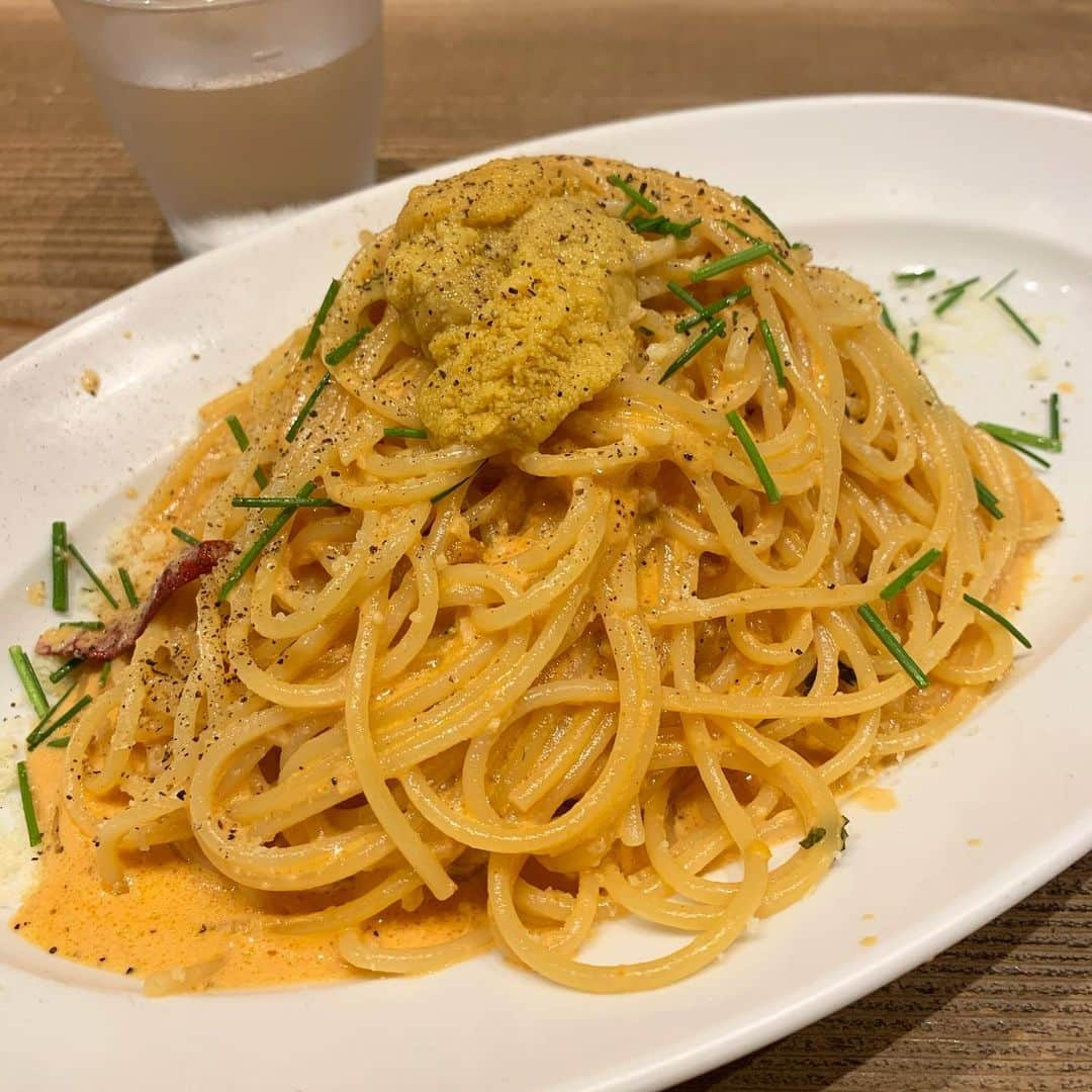 くろさんのインスタグラム写真 - (くろInstagram)「🍝 塩水生うにクリームスパゲッティー大盛り900円 インスタで見て今日のランチは絶対コレと決めてました! めちゃ旨でしたっ😋 #塩水生うにクリームスパゲッティー #週替わりパスタ #大盛り無料 #塩水生うにクリームスパゲティ #塩水生うにクリームパスタ #ビストロソングラム #ビストロソングラム新橋 #新橋ランチ #パスタランチ #ビストロランチ #美味しいランチありがとう #スパゲッティー なのか #スパゲティ なのか」7月7日 12時07分 - m6bmw