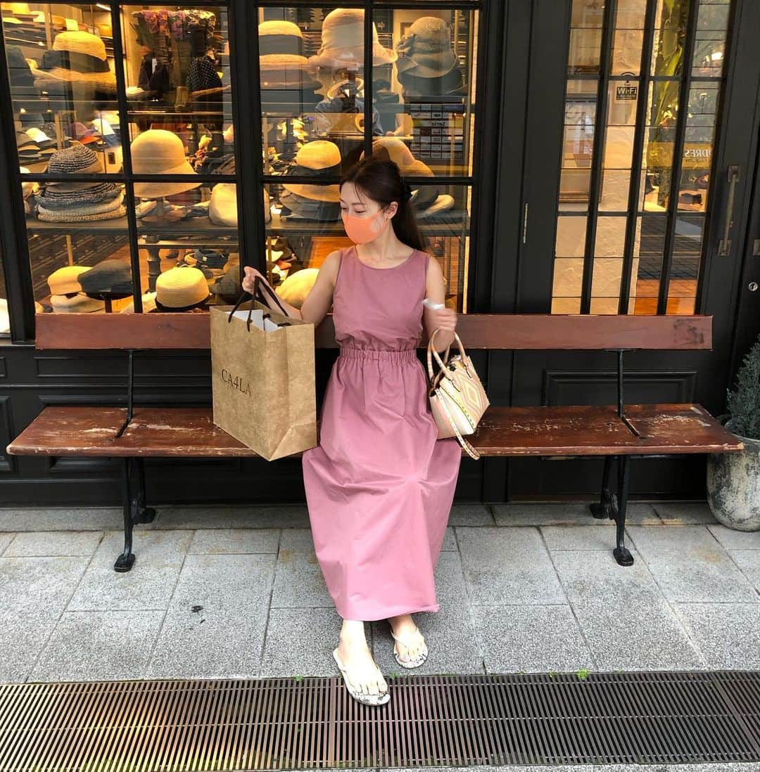 山下莉奈さんのインスタグラム写真 - (山下莉奈Instagram)「祖父が頑張って撮ってくれた写真🥰﻿ ﻿ 祖父を数ヶ月振りに散髪に連れて行きました！やっと行けた🤣 帰りにどうしても誘惑に負けてお帽子を見たら買ってしまった😛❤️﻿ ﻿ すごく可愛いの！あとで載せるね！﻿ ﻿ 七夕だから﻿ 短冊にお願いを書いて飾りました🎋⭐️﻿ ﻿ 久しぶりの少しのお出掛け✨﻿ 祖父もリフレッシュになったかな？﻿ ﻿ 髪はさっぱりして満足そうでした👴🏻👍🏼✨✨」7月7日 22時56分 - rinayamashita