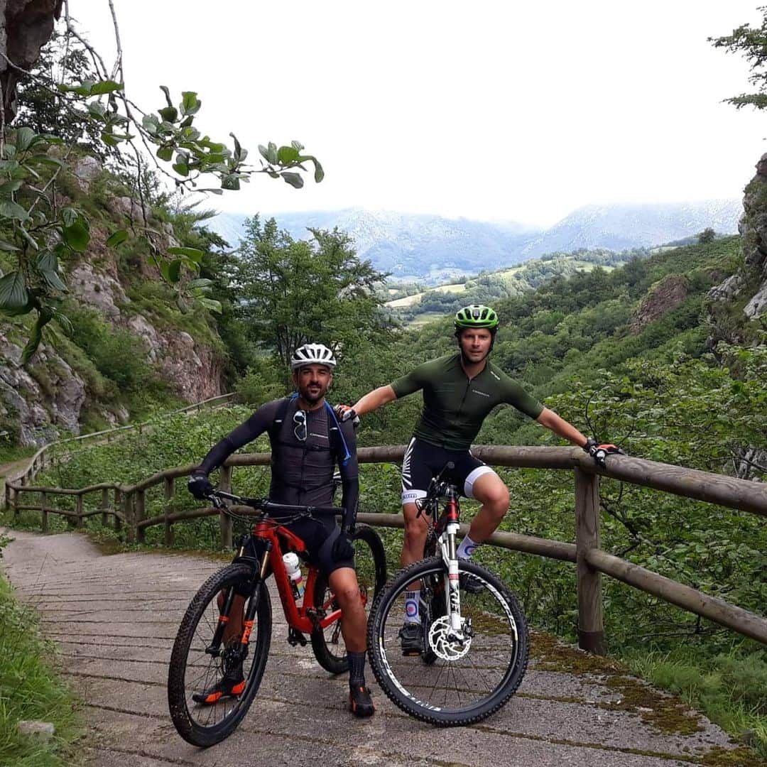 ダビド・ビジャさんのインスタグラム写真 - (ダビド・ビジャInstagram)「Disfrutando del Parque Natural de Redes en MTB con buena gente 🚴🏞✌ @andresga04 @armayorrodriguez #asturiasparaisonatural #veranoenasturias #Orbea #RudyProject #226ers」7月7日 21時39分 - davidvilla