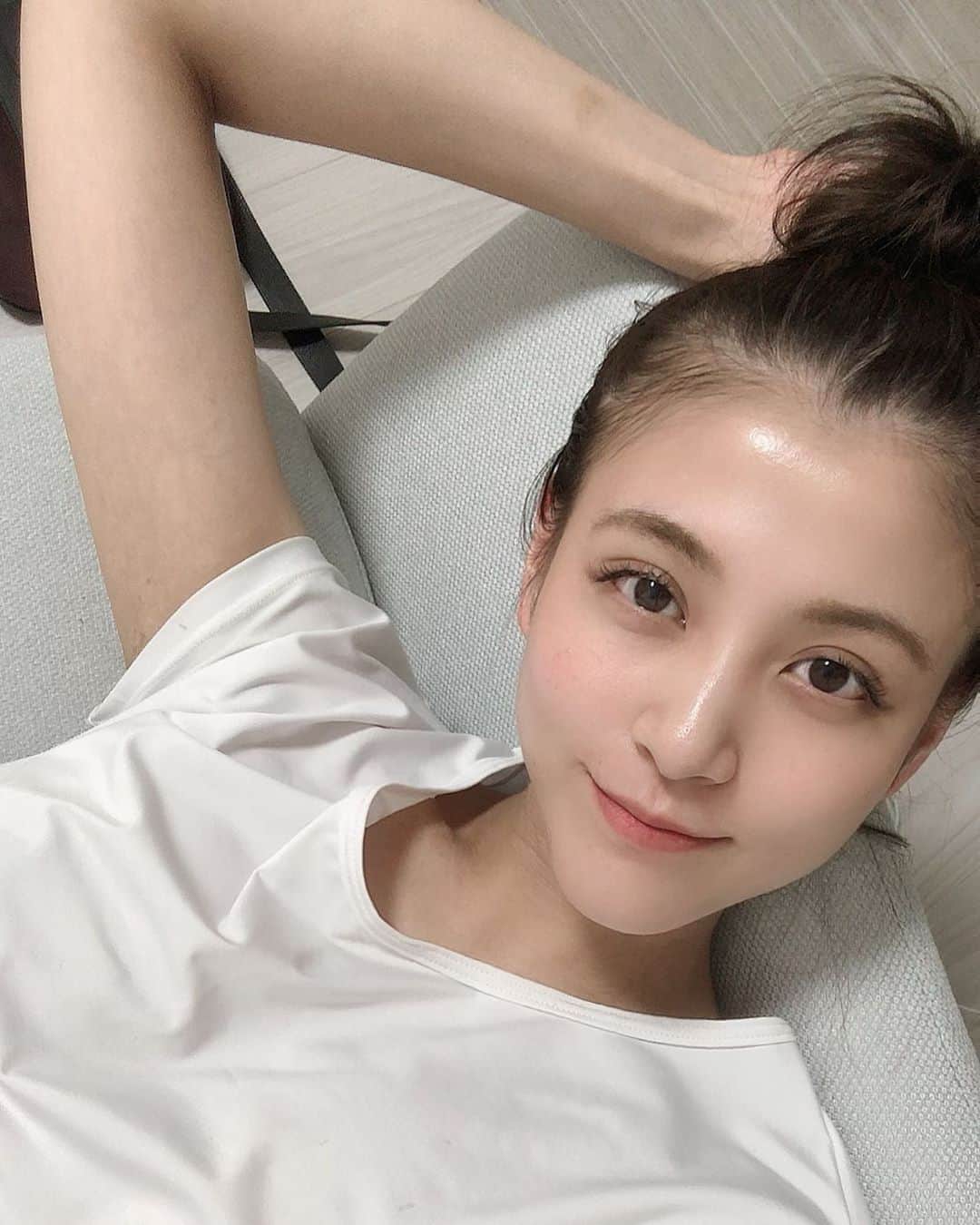 源崎トモエのインスタグラム：「最近肌の調子良き⭕️ . #スキンケア#大事 #顔の矯正行こ#曲がってる」