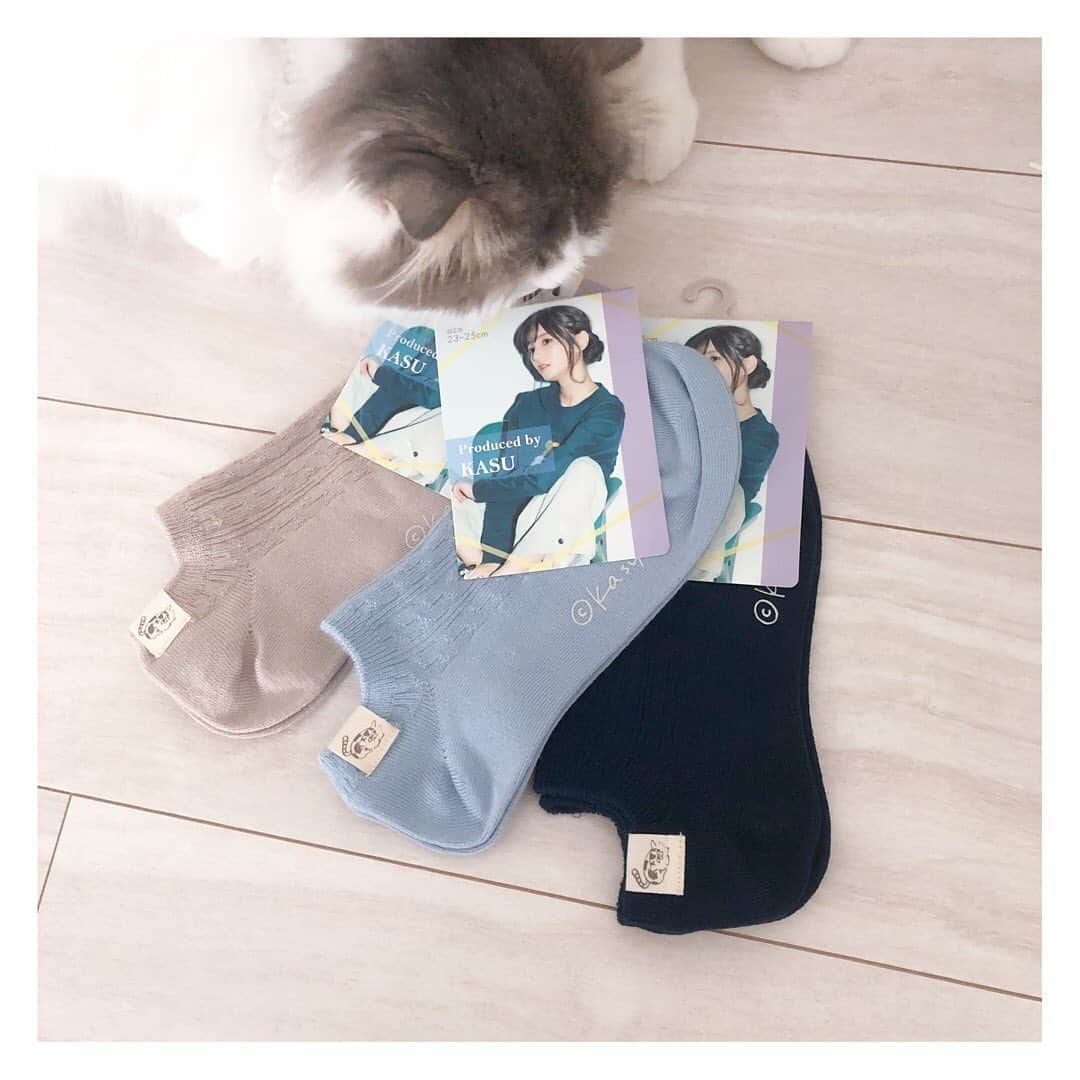 かすさんのインスタグラム写真 - (かすInstagram)「. 最後！！！4つ目！！『ウルタグ付き靴下🧦』 . 3色展開！ベージュ、水色、ネイビー！ . これはもうシンプルにスニーカーに合うやつを作りました！ ちょっとタグがチラ見えするのがめっっちゃ可愛くてこだわりです🧦🐈 . 私中高の体育はこんな感じの靴下を履いて運動してたから みんなももしかしたら学校でも使えるのでは、、、と思って、それも想定して作っております！ . どの色も推し☺️☺️☺️ . 販売は7/8の朝9:00からです！ よろしくお願い致します🙆‍♀️ . #かす靴下 #しまむらコラボ #しまコレ #しまパト #スニーカーソックス #靴下コーデ #🧦」7月7日 21時49分 - kasuu_kasu