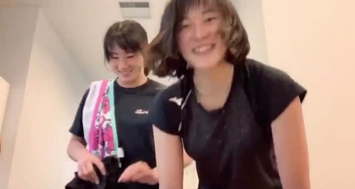 のインスタグラム：「七夕🎋🌠という事で カメラに向かって願い事をするという企画、、、☝🏻 ・ ・ 私はそれを知らずに わけのわからないことを言ってしまいました、 すみません👨🏻‍✈️ ・ ・ お願い事🌟 ①集合写真の時目を瞑ってしまうのを直してほしい ②三重跳びもっとビュンビュン跳べますように ③怪我なく、病気なく、元気に過ごせますように！ ↑これが本命です、彦星様 ・ ・ #大阪グリコなんでやねん！ #↑最近ハマり中 #お願い事欲張りすぎた #彦星様が #欲張りな子嫌いじゃありませんように✌🏻」