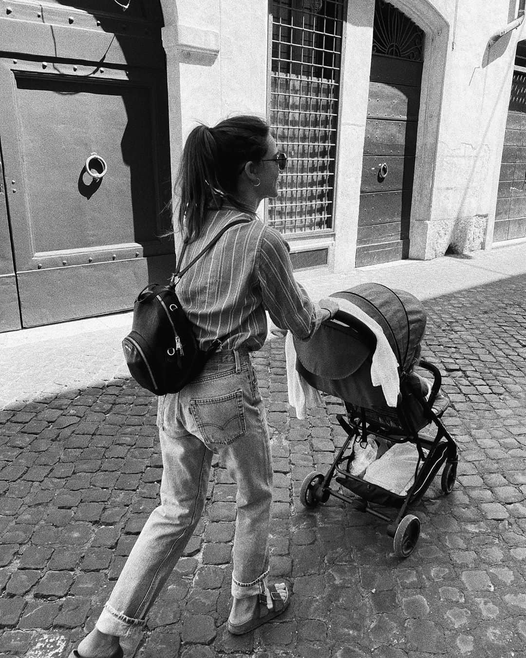 マチルダ・ルッツのインスタグラム：「È un grande museo, un salotto da attraversare in punta di piedi. #ROMA #ioete #rome」