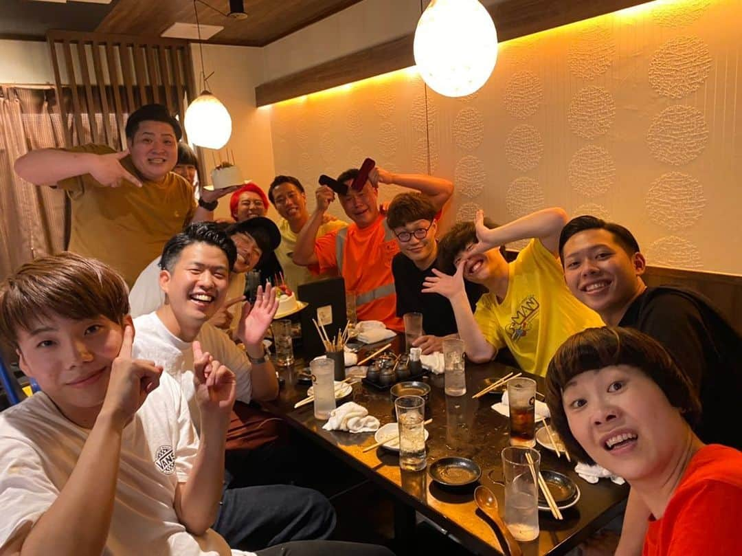 まついあきらのインスタグラム：「昨日久しぶりの配信ありがとうございました！！！！😆 久々の同期もおもろすぎた！！！最高！！！！でした！！！！！🤴🏿🎉」