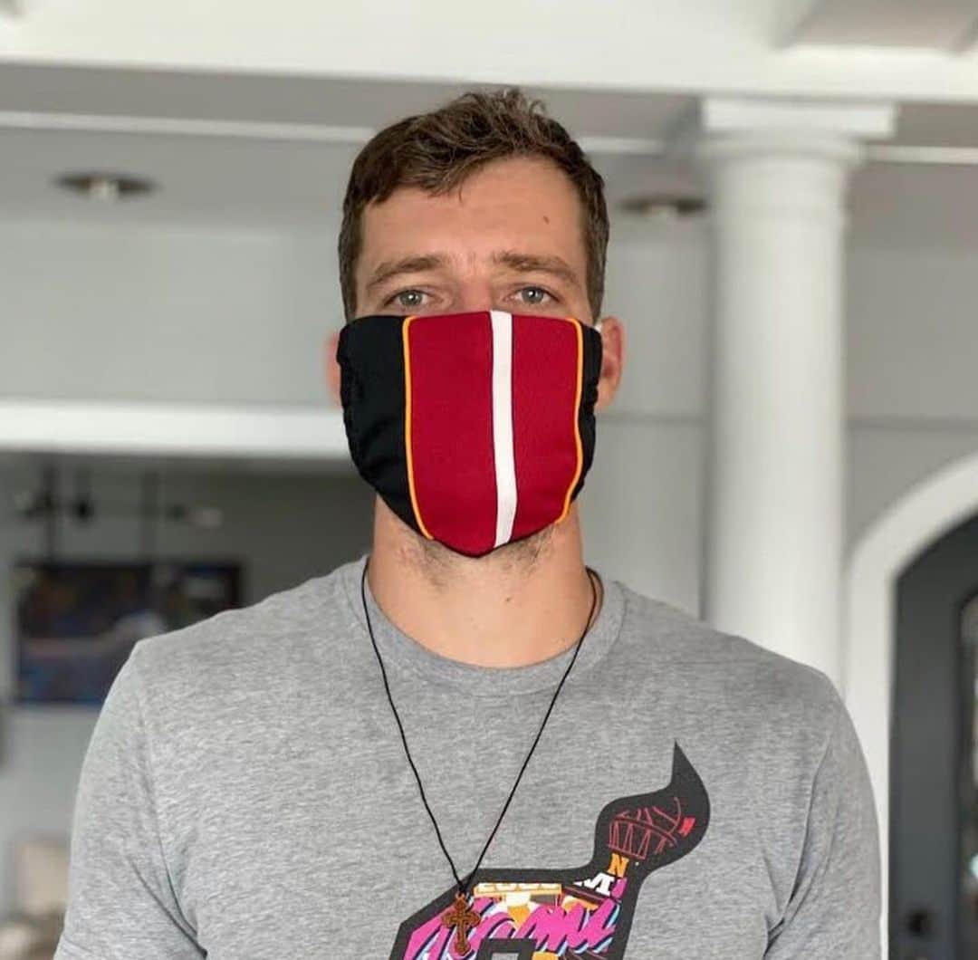 NBAさんのインスタグラム写真 - (NBAInstagram)「The most important assist you can make is to your community: Wear a mask when out in public. #NBATogether   For all of the latest health & safety guidelines, visit cdc.gov.」7月7日 22時09分 - nba