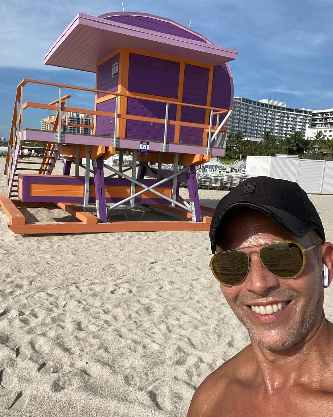 Rodner Figueroaさんのインスタグラム写真 - (Rodner FigueroaInstagram)「Las playas abrieron hoy en a Miami Beach!!! Les explico cómo es el modus operandi en mi historia!!! #miamibeach #rodnerfigueroa」7月7日 22時09分 - rodnerfigueroa