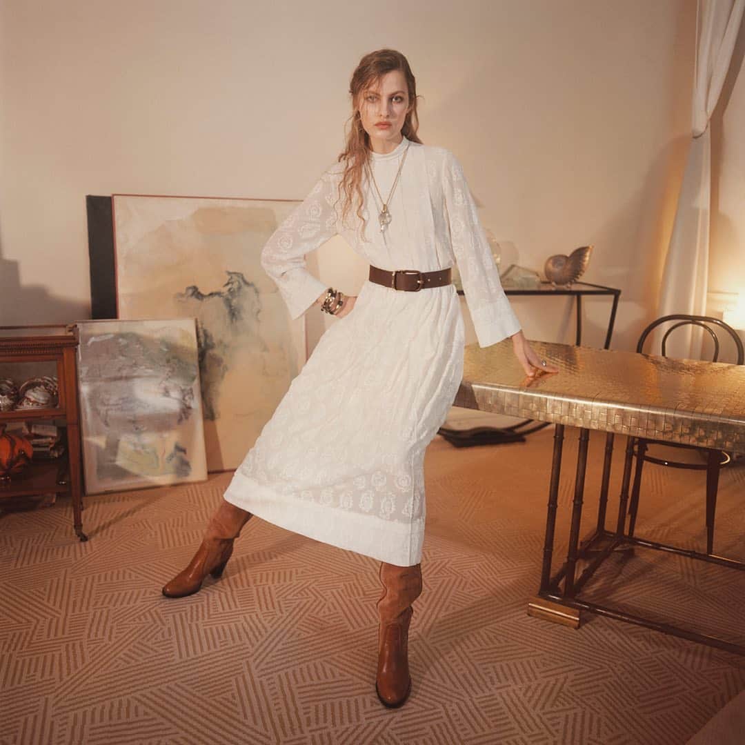Chloéさんのインスタグラム写真 - (ChloéInstagram)「The #CHLOEfall20 collection puts a contemporary spin on the traditions of French and British elegance  Shop new arrivals in boutiques and on chloe.com  #CHLOEgirls #CHLOE」7月7日 22時02分 - chloe