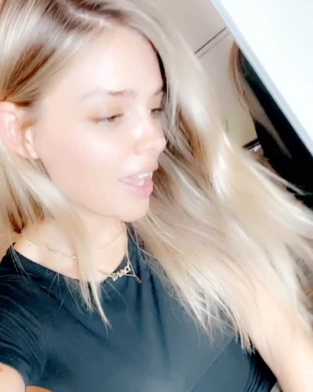 ダニエル・クヌッドソンのインスタグラム：「Moms 🥰 I wouldnt be the woman I am Today if it wasn't for my mom @mommatytgat  She has taught me and raised me to be a kind loving good person. Loved ones are so important don't forget to remind your family friends  you love them and your proud of them and you miss them . "Be the reason someone Smiles today "」