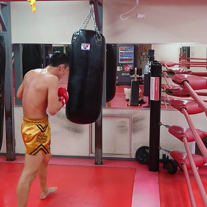 梅野源治のインスタグラム：「🤜🔥🤜 #training #muaythai #kickboxing」