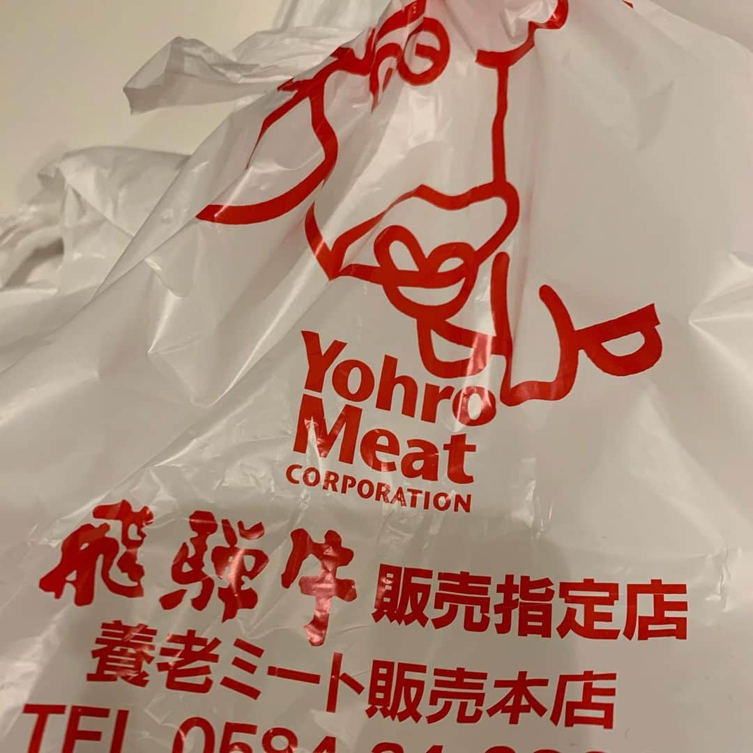 アダム・ジョーンズさんのインスタグラム写真 - (アダム・ジョーンズInstagram)「What an amazing gift! Can’t wait to grill these up!! #yohromeat」7月7日 22時31分 - simplyaj10