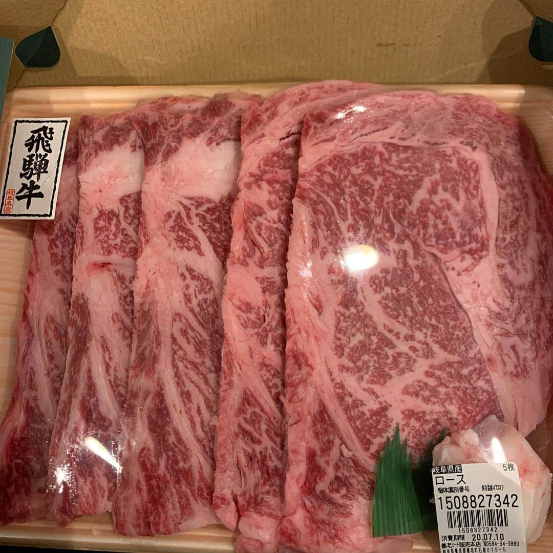 アダム・ジョーンズさんのインスタグラム写真 - (アダム・ジョーンズInstagram)「What an amazing gift! Can’t wait to grill these up!! #yohromeat」7月7日 22時31分 - simplyaj10