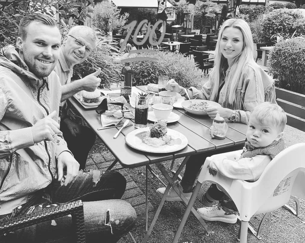 ケヴィン・グロスクロイツのインスタグラム：「Herzlich willkommen in Dortmund  @meuschi1893  Auf den Aufstieg vom VfB 💪🏻 #freundschaft #isso」