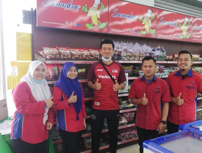 渡邉将基さんのインスタグラム写真 - (渡邉将基Instagram)「The Yakult Warriors 😁🇲🇾🇯🇵 #yakult #yakultmalaysia #theyakultwarriors #malaysia #kotabharu #kelantan #goodecprience #loveyakult」7月7日 22時39分 - masakiwatanabe1202