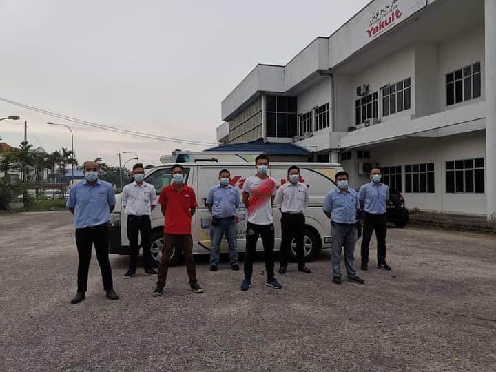 渡邉将基のインスタグラム：「The Yakult Warriors 😁🇲🇾🇯🇵 #yakult #yakultmalaysia #theyakultwarriors #malaysia #kotabharu #kelantan #goodecprience #loveyakult」