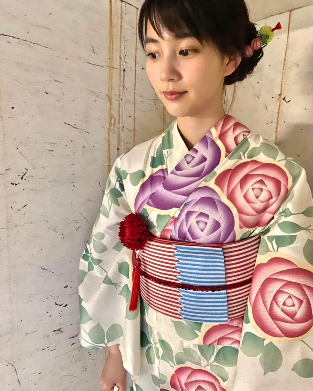 のん（能年玲奈）さんのインスタグラム写真 - (のん（能年玲奈）Instagram)「本日は七夕でしたね！ 先日の撮影にて。💐 #七夕」7月7日 22時48分 - non_kamo_ne