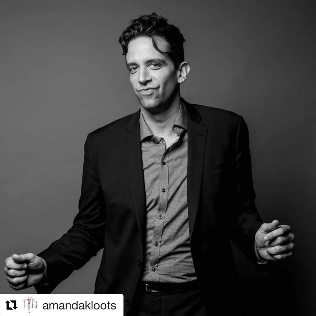 レジー・リーのインスタグラム：「Rest In Peace Nick Cordero. What a fighter. And what an inspiration @amandakloots has been in her fight for him and with him. Wishing her and Elvis much much love and peace at this time. I did a film with Nick a few years ago. We bonded over the Broadway connection. Such a kind, talented, and wonderful human being. Gone way way too soon. If you can, please support Amanda and Elvis.  There is a Go Fund Me fundraiser set up for them (link in my bio). Fly with the angels Nick.....」