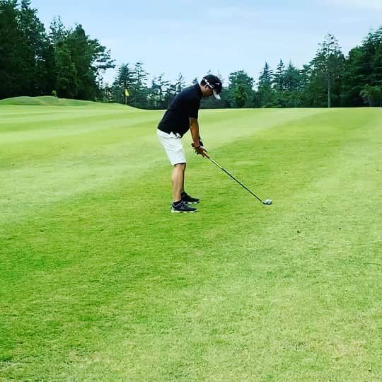 田中順平のインスタグラム：「3W調子が良い。 あと10yard飛距離が欲しい🏌️‍♂️ #3ウッド #10年前のモデル」