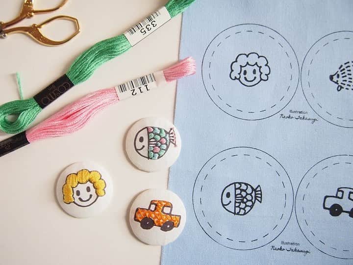 手紙社さんのインスタグラム写真 - (手紙社Instagram)「【GOOD MEETING：ぬり絵のように楽しめる、刺繍のブローチづくり】﻿ カラフルな刺繍糸を使って、刺繍の基本を楽しみながら学べる「刺繍CAFE」をオンラインで開催！　今回つくるのは、刺繍のくるみブローチ。ぬり絵をするようにステッチを施し、針や糸の扱い方、手の動かし方に慣れていきましょう。刺繍ビギナーさんやお子さんでも気軽にお楽しみいただけます！　おうちで何か手を動かしてみたいという方、ぜひご参加くださいね！﻿ ﻿ ＜刺繍CAFE・開催概要＞﻿ 日時：7月12日（日）10:00〜12:00﻿ 定員：5名﻿ 参加費：一般 ¥3,500（税込）/ 部員 ¥3,200（税込） ﻿ ＊キット代、送料込み﻿ ﻿ ▶︎詳しくは「@tegamisha」プロフィールのハイライト「GOOD MEETING」より公式サイトへ！ CALENDERより7/12（日）10:00〜「刺繍CAFE」をチェック！﻿ ﻿ ◎GOOD MEETINGってどんな場所？﻿ 手紙社が敬愛する作り手やお店のオーナー、書き手やパフォーマー、あらゆるジャンルの気になる方々をナビゲーターにお迎えして、Zoom上で講座やワークショップ、部活動的な集い、暮らしにまつわる情報交換を行う場です。﻿ ﻿ #手紙社#手紙舎#tegamisha#GOODMEETING#グッドミーティング#zoom#zoomレッスン#zoom講座#オンライン講座#オンラインイベント#オンライン#オンライン配信#オンライン開催#オンラインレッスン#リモート#手芸教室#刺繍レッスン#刺繍カフェ#刺繍cafe」7月7日 14時34分 - tegamisha