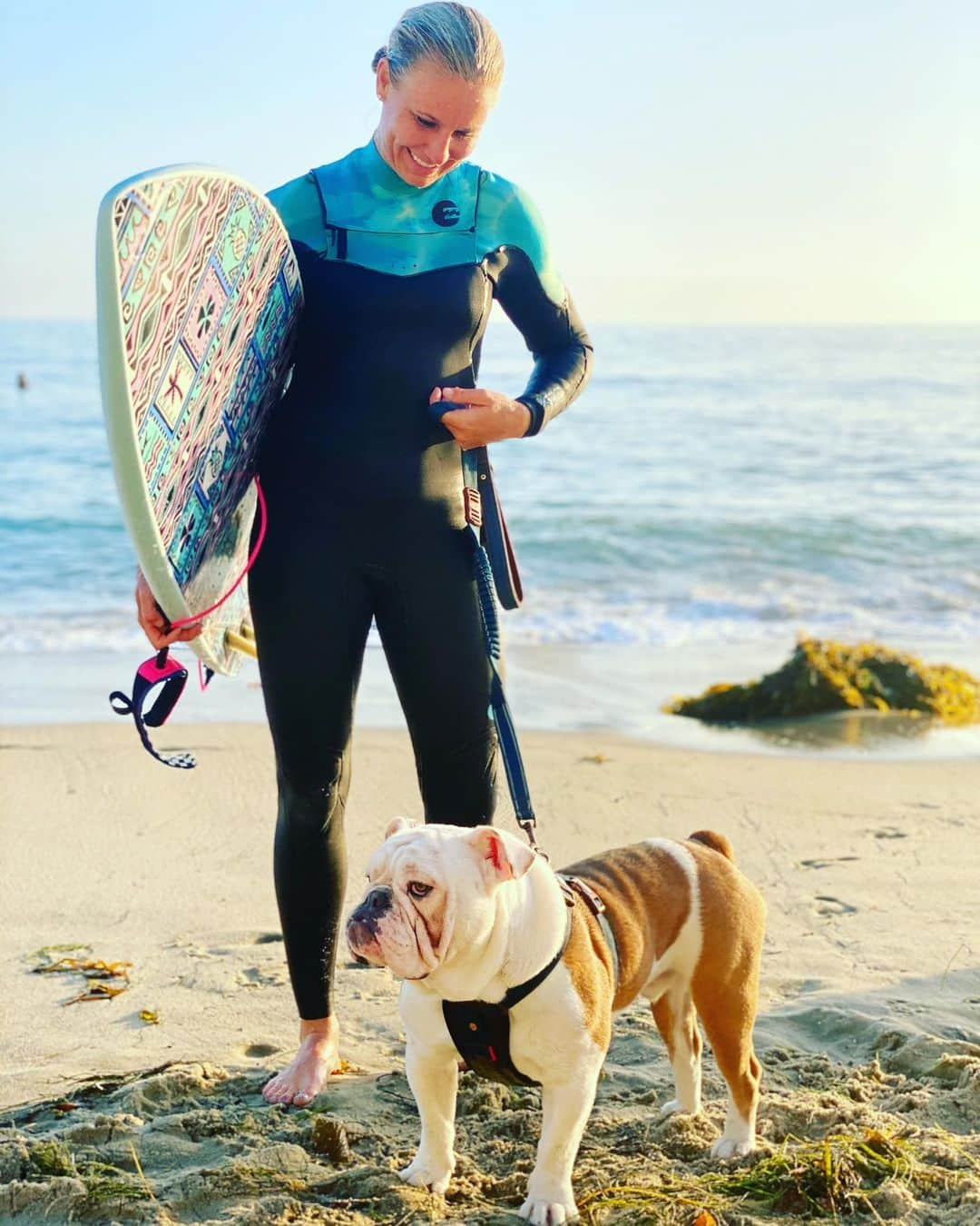 ライアン・オウトゥールさんのインスタグラム写真 - (ライアン・オウトゥールInstagram)「Happy days and happy bully’s 😊❤️ #englishbulldog #lagunabeach #california #surf #beach #sunshine #sunset #dogsofinstagram #bulldogsofinstagram」7月7日 14時31分 - ryannotoole