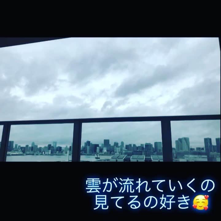 桃宮もものインスタグラム：「🌟雲が流れていくの、見てるの好き🥰 ・ ・ ・ #空 #空が好きな人と繋がりたい #空好き #空推し部 #空撮 #空を見上げて #空でつながる #空大好き #空が好き #空が綺麗 #タイムラプス #タイムラプス動画 #タイムラプス撮影 #タイムラプス雲 #タイムラプス初挑戦」