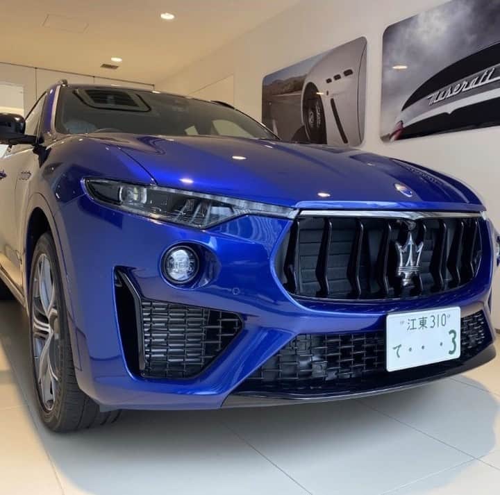 Maserati Japan | マセラティ ジャパンさんのインスタグラム写真 - (Maserati Japan | マセラティ ジャパンInstagram)「マセラティジャパンでは、全国のショールームをインタビュー形式でご紹介しております。 今回は、マセラティ江東（＠maserati_koto）です。  Q:　ショールームについて教えてください  弊社は、国内最大規模を誇るショールーム＆サービスの新車拠点です。 店内には車両5台を常時展示可能で、サービス工場も併設しており検査レーンも完備しています。首都高速9号深川線・木場ICから約5分、東京メトロ東西線「東陽町駅」からも徒歩約10分の利便性の高いロケーションを誇ります。  また、葛飾区には認定中古車専用の葛飾プレオウンドカーセンターがあります。 店内には常時7～8台、屋外にも多数の車両を展示しております。 正規ディーラーの強みを生かした状態の良い認定中古車や、走行距離の少ない試乗車などを中心に取り扱っております。  東陽町駅から弊社ショールームに向かう道では、目の前にスカイツリーが見え、晴れている日や夜のライトアップがとても綺麗です。 またベイエリアには東京オリンピック・パラリンピック競技大会に向け多くの競技場が作られており、豊洲市場やショッピングモール等もあり賑わっています。 夏には多数の花火大会が開催され、江東花火大会ではスカイツリーをバックに花火を見る事が出来ます。  日本に数人しかいない「マスター・テクニシャン」が在籍しております。 工場を併設しているため、急なご用命にもすぐに対応可能です。 また、江東にはリフトが6基・サービススタッフが6名、葛飾にはリフトが4基・サービススタッフが3名いるため、安心してお預け下さい。  Q:　新型コロナウイルス感染拡大に伴う対応を教えてください  お客様、関係先、従業員等の安全・安心を第一に考え、以下の対応を実施しております。 ・手指消毒液の設置 ・全社員のマスク着用 ・展示車、試乗車の消毒 ・ウイルスブロックおしぼりの提供 ・配布用マスクの設置 ・クリーンルーム設置 ・定期的なショールームの換気  Q:　PRをどうぞ！  5月11日より「江東ナンバー」と「葛飾ナンバー」の交付が始まり、弊社では5月第一号「江東ナンバー」でのご納車をしました。  Facebook（マセラティ江東）：https://www.facebook.com/マセラティ江東-1597309777189377/ Instagram（＠maserati_koto）：https://www.instagram.com/maserati_koto/ LINE@：https://lin.ee/3GUgbZy 公式ブログ：https://maserati-koto.storeinfo.jp/  #Maserati #マセラティ #MaseratiJapan #マセラティジャパン #MaseratiDealer #マセラティディーラー #ディーラー紹介 #クリーンルーム #MaseratiKoto #マセラティ江東 #Gunma #江東」7月7日 14時45分 - maseratijp