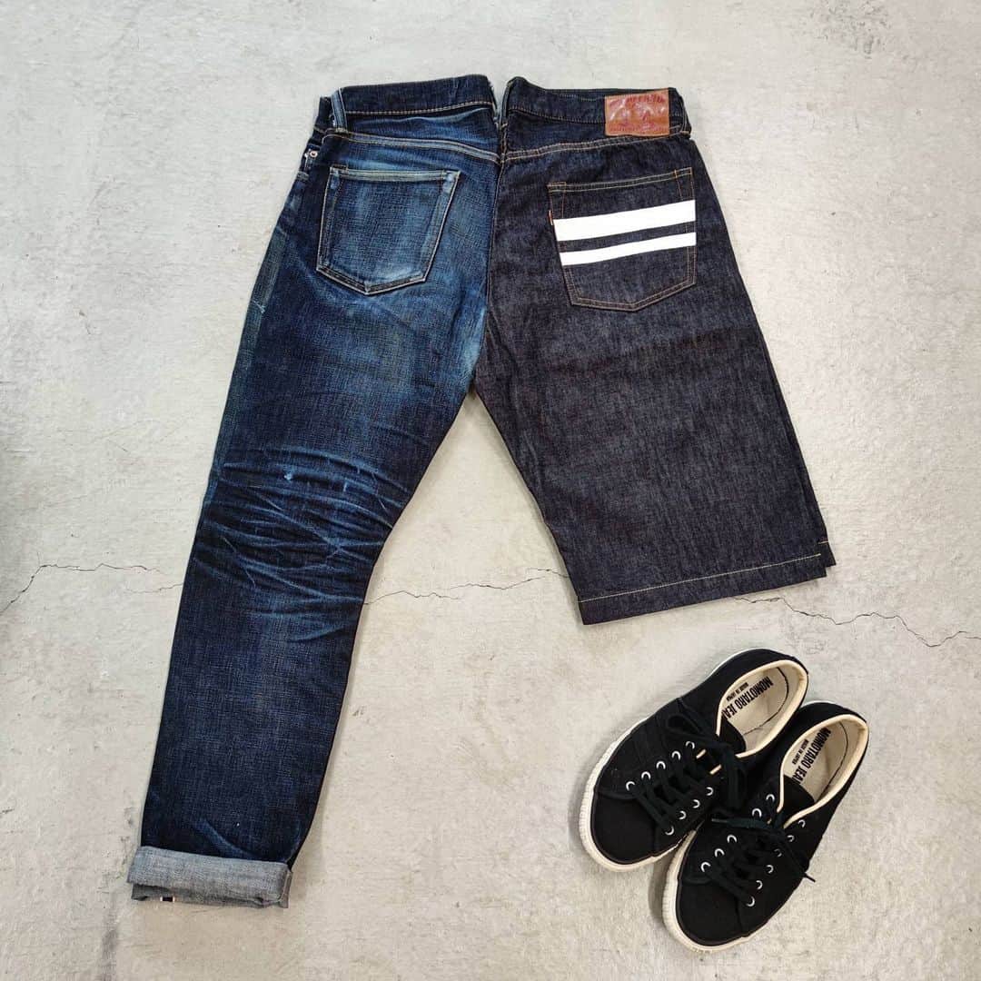 momotarojeansのインスタグラム：「Which side is your today's style? Sneakers with faded jeans or short pants?」