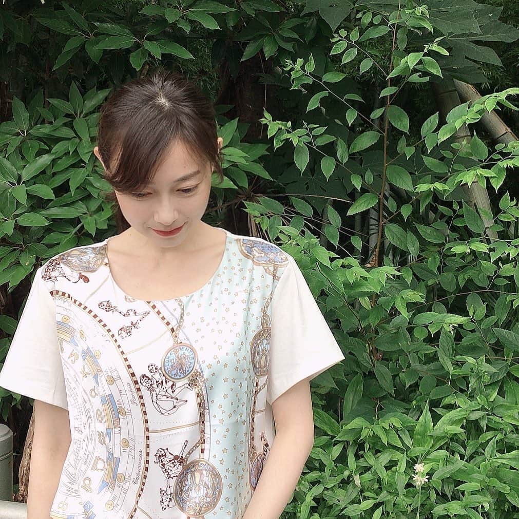 小橋めぐみのインスタグラム：「今日は七夕🎋 星々は見えないかもしれないけれど。 願いを込めて、夜空の星柄を🌠 大雨の被害が、これ以上出ませんように。 #七夕 #frenchpave」