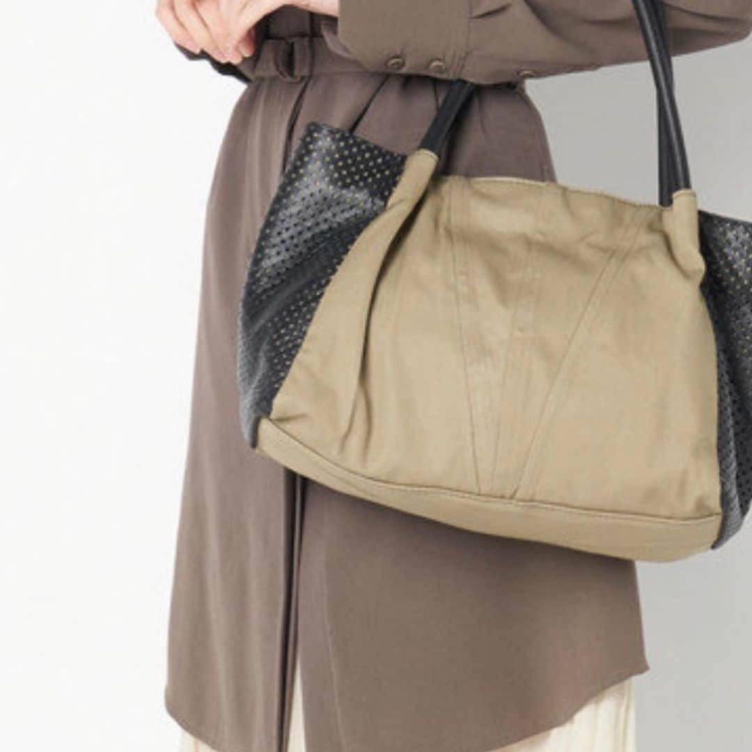 コレクションプリヴェさんのインスタグラム写真 - (コレクションプリヴェInstagram)「Our official customized bag  @hpfrance_official #ss20 #collectionpriveeofficial #collectionpriveeaccessories  • • • • • #newcollection #accessories #customizedbag #hpfrance #bestboutique #new #shopping #japan #armycapsule #bag #womensbag #kaki #realleather #womenstyle #totallook #madeinitaly #contemporary」7月7日 15時41分 - collectionpriveeofficial