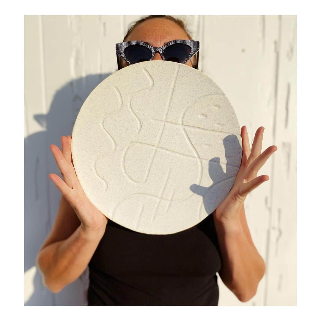 アポロジーさんのインスタグラム写真 - (アポロジーInstagram)「The real size of the plate ... Bigger than my head ( ͡° ͜ʖ ͡°) /// /// La véritable taille de l’assiette  Bien plus grosse que ma tête de linotte   #figue #ceramicplate #handmade #pottery #matwhite #atable #earthenware #art #moderncraft」7月7日 15時43分 - olivia_cognet