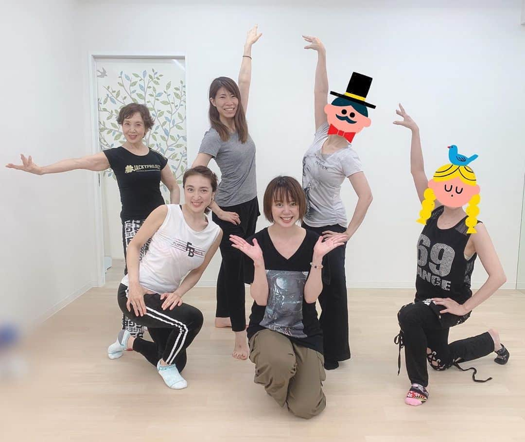 星吹彩翔さんのインスタグラム写真 - (星吹彩翔Instagram)「﻿ 先日 お声掛け頂き、初めてJazz Danceの﻿ ワークショップをさせて頂きました‼︎✨﻿ ﻿ コロナウイルス感染予防の為﻿ 消毒、換気、検温、マスク着用のレッスンを徹底し、少人数限定とさせて頂きました。﻿ (写真撮影のみマスクを外しております🙇)﻿ ﻿ ﻿ 普段から身体を動かされている元気いっぱいの皆さん💃❣️﻿ 本当にパワフルで明るくて一生懸命なお姿に﻿ とても刺激をもらい、私自身沢山学ばせて頂きました‼︎✨﻿ 皆さんと踊れて楽しかったぁ😆💕﻿ ﻿ まだ色々と難しい環境ではありますが、又このようなレッスンが出来たらいいなと思います😊✨﻿ ﻿ ﻿ #JazzDance﻿ #ワークショップ﻿ #ソーシャルディスタンス﻿ #元宝塚歌劇団﻿ #星吹彩翔﻿ #AYAKA﻿ #今日は七夕🎋﻿ #お願い事﻿ #これ以上被害が大きくなりませんように…﻿ #皆さんが笑顔で日々過ごせますように…﻿ ﻿」7月7日 16時01分 - ayato_hoshibuki