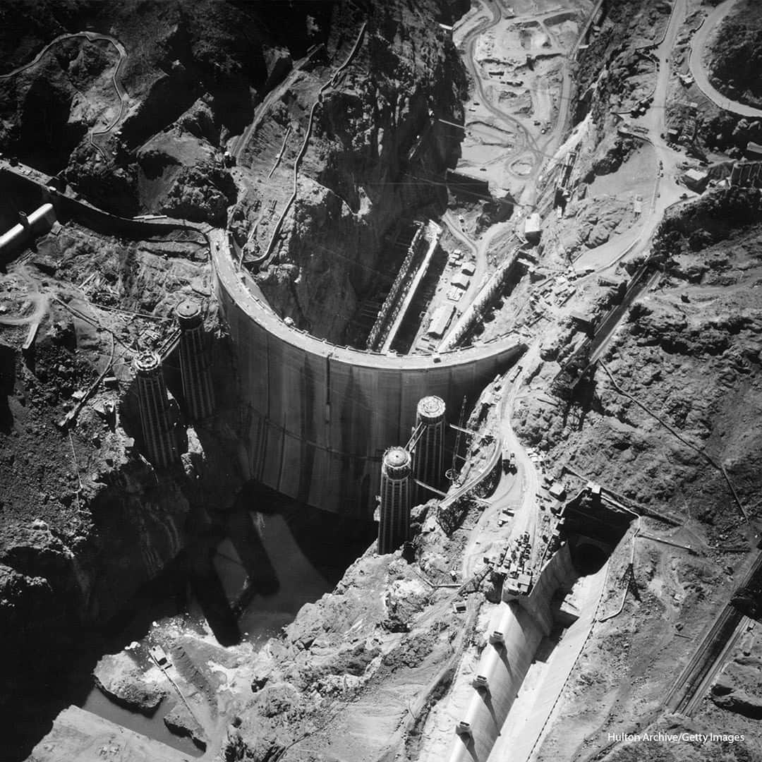 ABC Newsさんのインスタグラム写真 - (ABC NewsInstagram)「ON THIS DAY: On July 7, 1930 construction of the Hoover Dam began. It was the largest dam of its time and one of the largest man-made structures in the world.」7月7日 16時09分 - abcnews