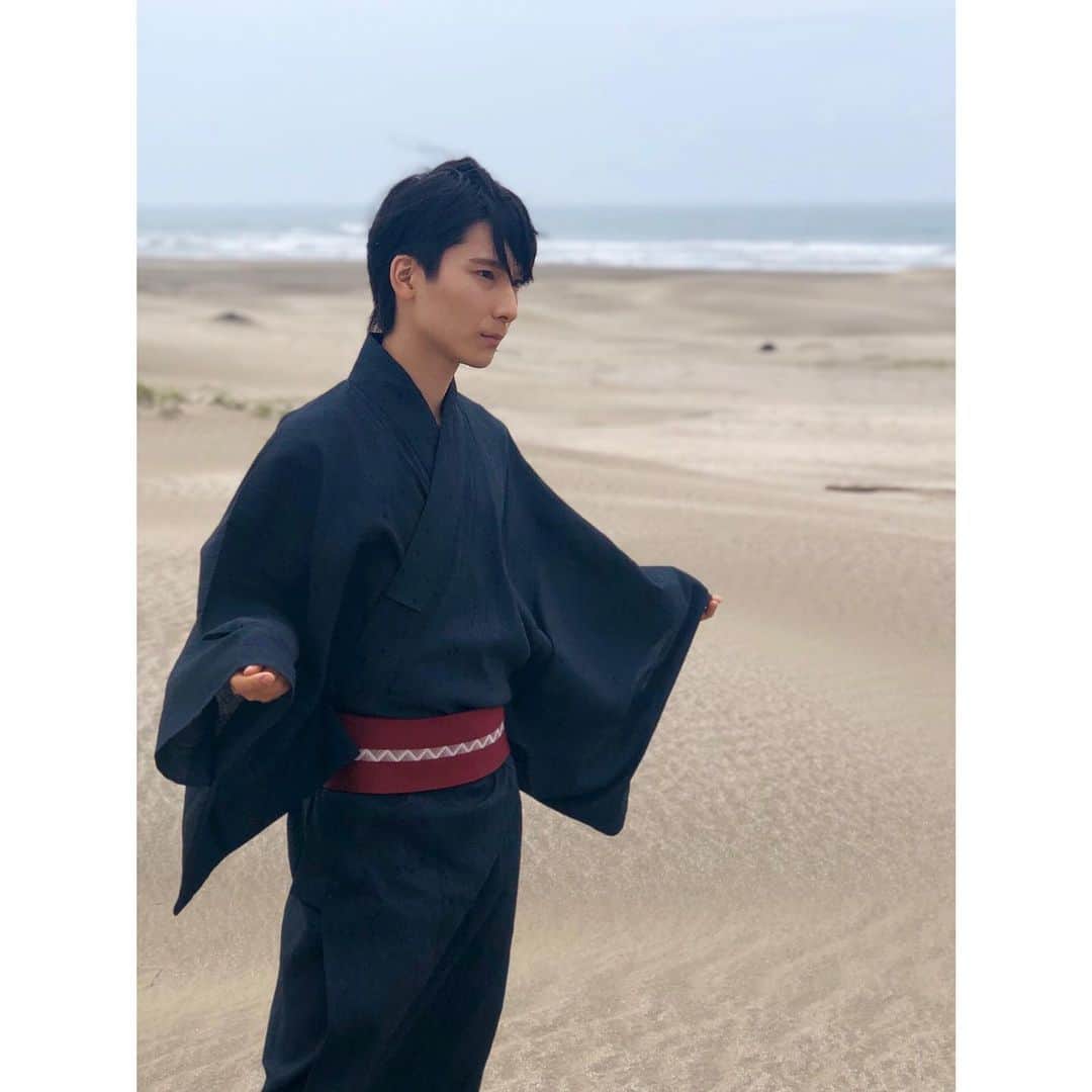 朝田淳弥のインスタグラム：「. みんなの願い事が叶いますように。  #七夕  #2021年カレンダー #オフショット」