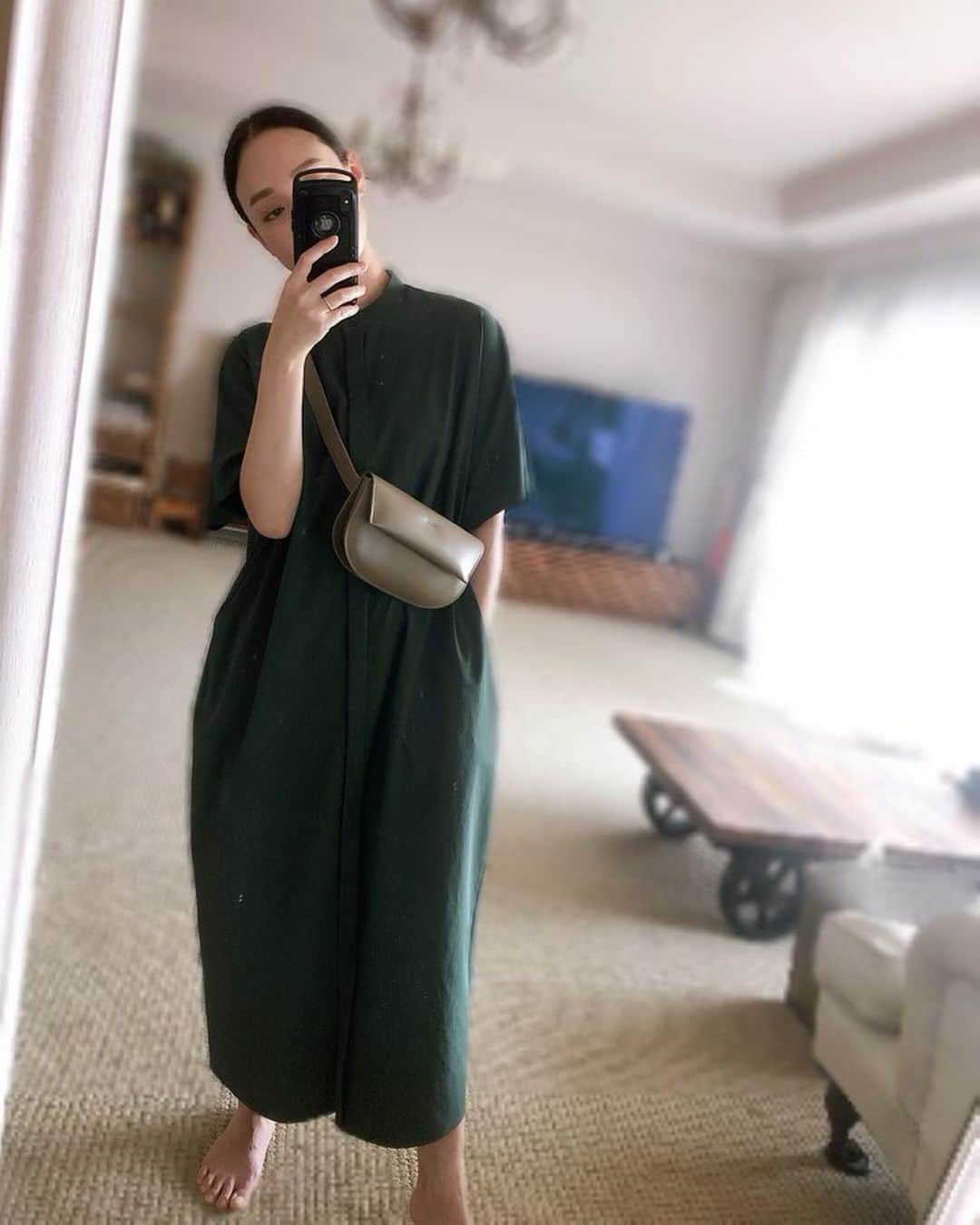 のインスタグラム：「ワンピース @rim.ark  バッグ @yahki_tokyo  ・ 湿気むんむんの季節 サラッと1枚ワンピースが気持ちいい✨ ・ #ワンピース #rimark #リムアーク #yahki #instafashion #fashion #패션 #패션스타그램 #좋아요」