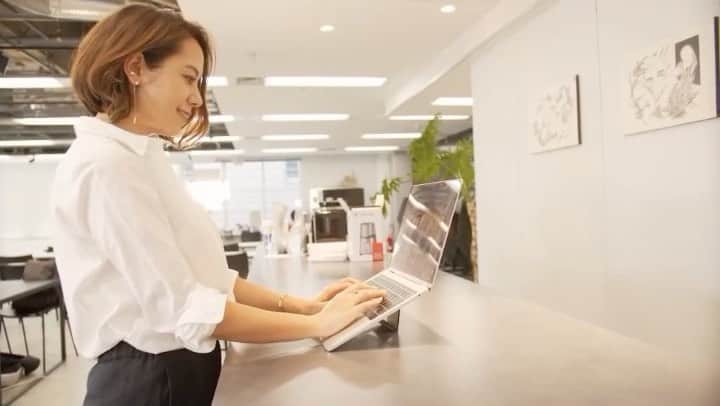 鮎河ナオミのインスタグラム：「Fold Standのパソコン、iPadバージョン✨とっても便利です！ . . . . . #video #shooting #tokyo #japan」